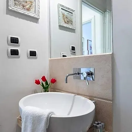 Отель Nostromondo Ciancaleoni Palace Рим